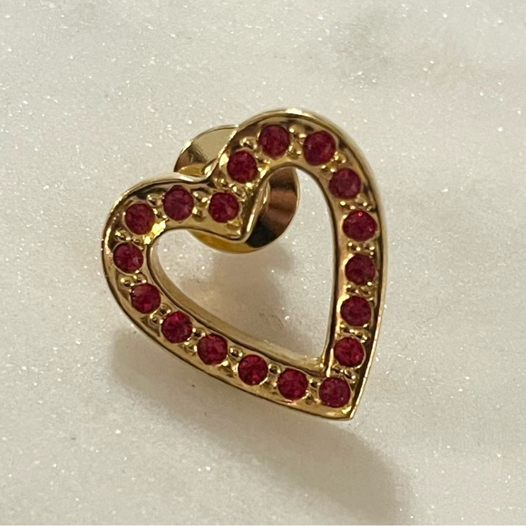 AVON Vintage Gold Tone Open Heart Red Rhinestones Brooch Pin Lapel - Picture 1 of 10